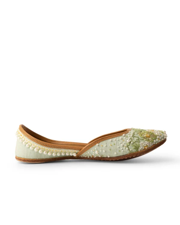 Balcony Breeze : Juttis - Image 4