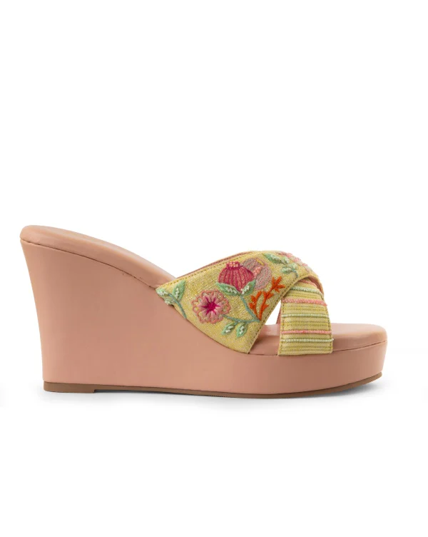 Buttery Fluttery : Criss Cross Wedge - Image 4