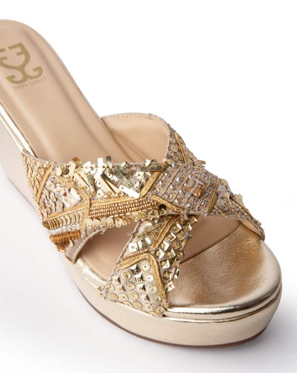 Gold Fashioned : Criss Cross Wedge - Image 3