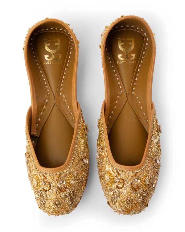Golden Girl : Juttis - Image 2