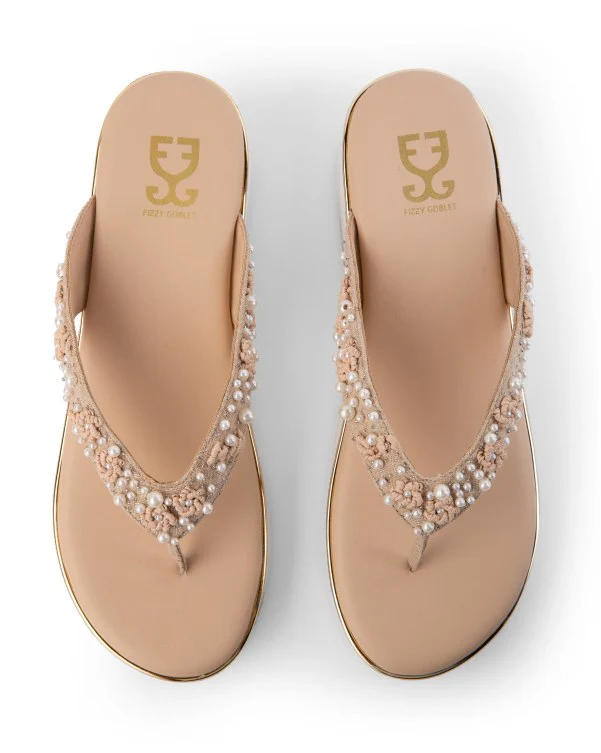 Shell of a Time : Wedge Heels - Image 2