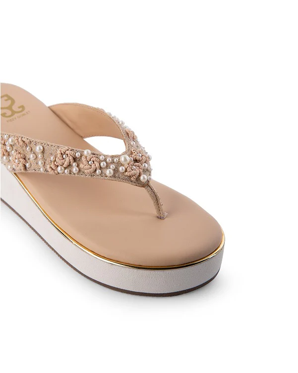Shell of a Time : Wedge Heels - Image 3