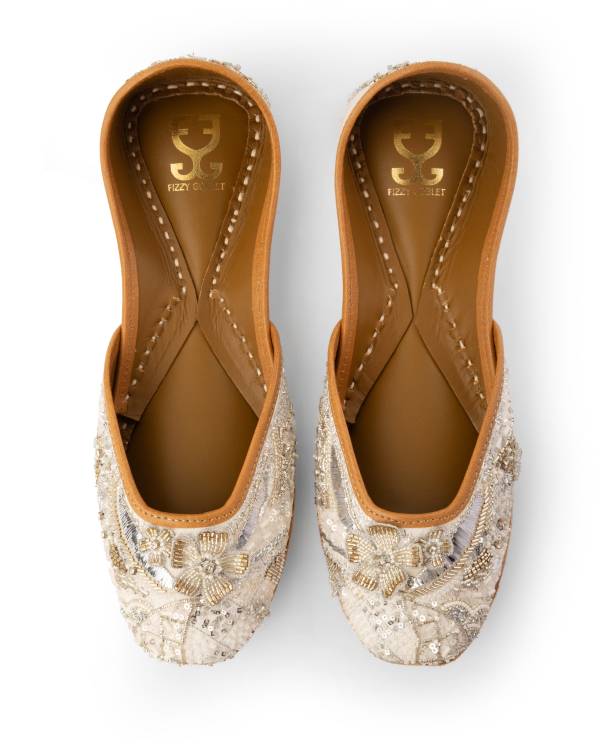 Silver Screen : Juttis - Image 2