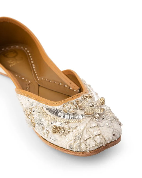 Silver Screen : Juttis - Image 3