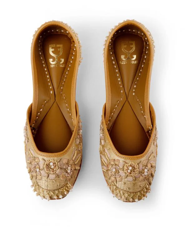 Walnut Crumble : Juttis - Image 2